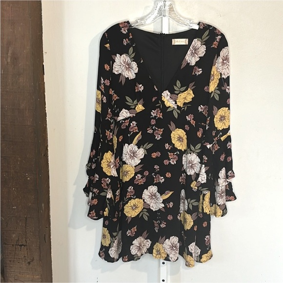 Altar'd State Juliette Dress Black Floral Tiered Ruffle Bell Sleeves Size Small - Picture 4 of 5